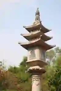 cột_đèn_chùa_bửu_long.jpg